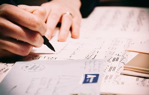 維普通達論文檢是不是達到50%會被標紅？知網(wǎng)論文查重費用高，我們?yōu)槭裁催€選擇知網(wǎng)論文查重？